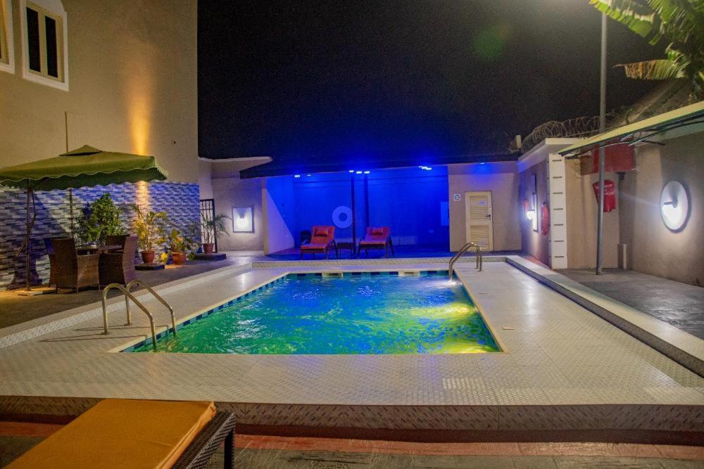 Crownsville Hotel - Airport Road Port Harcourt Exterior photo